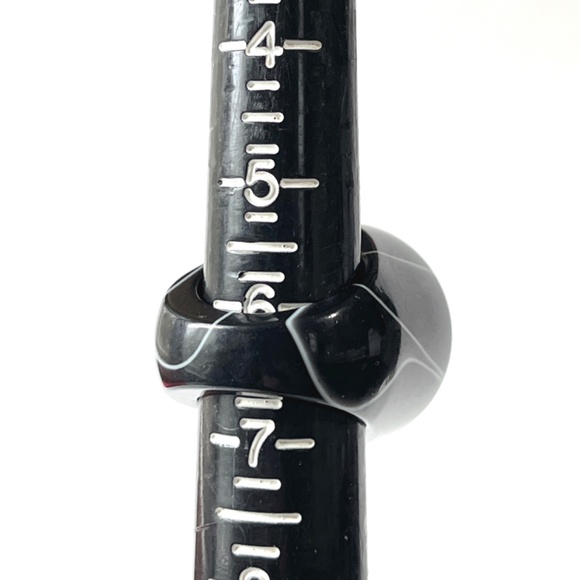 Vintage Size 6.25 Lucite Ring Chunky Flat Top Dome Black Swirl Unisex Geometric - Picture 9 of 13